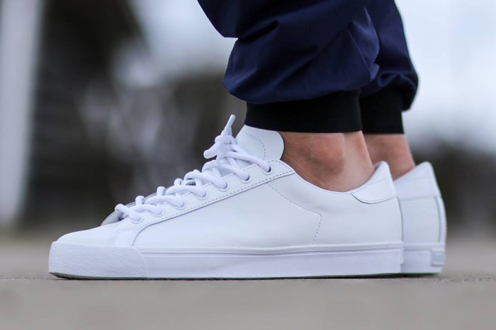 White tennis shoes mens fashion